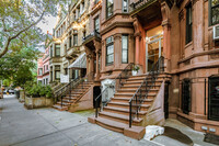 60 8th Ave in Brooklyn, NY - Foto de edificio - Building Photo