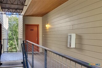 1011 N LBJ Dr in San Marcos, TX - Building Photo - Building Photo