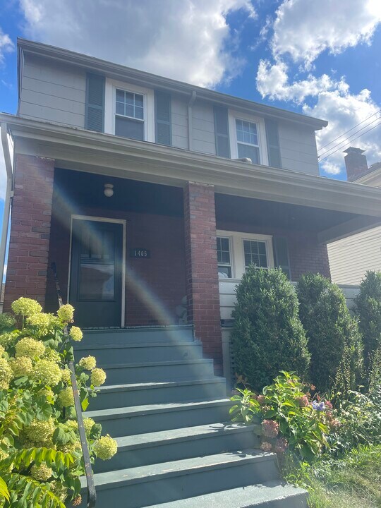 1405 Evandale Rd in Pittsburgh, PA - Building Photo