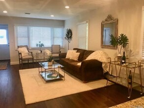 9 North St in Glen Head, NY - Building Photo - Building Photo