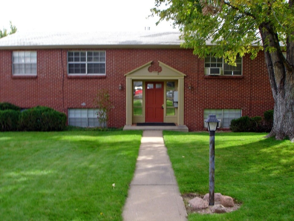 2356 S Linden Ct in Denver, CO - Foto de edificio