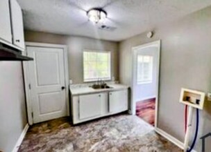 1311 Fernwood Dr in Jackson, MS - Building Photo - Building Photo