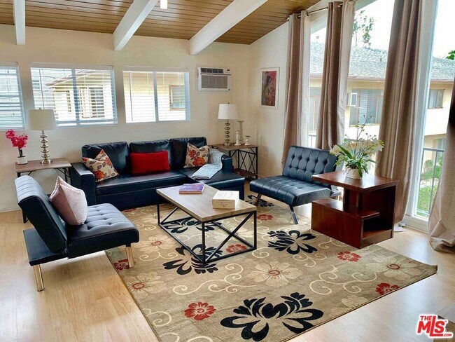 1152 N Ogden Dr in West Hollywood, CA - Building Photo - Building Photo