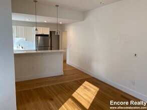 38 Newton St, Unit #2 in Boston, MA - Foto de edificio - Building Photo