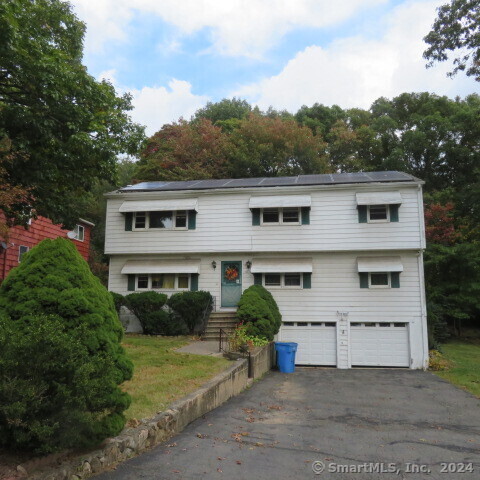 48 Hartley Dr in Waterbury, CT - Building Photo