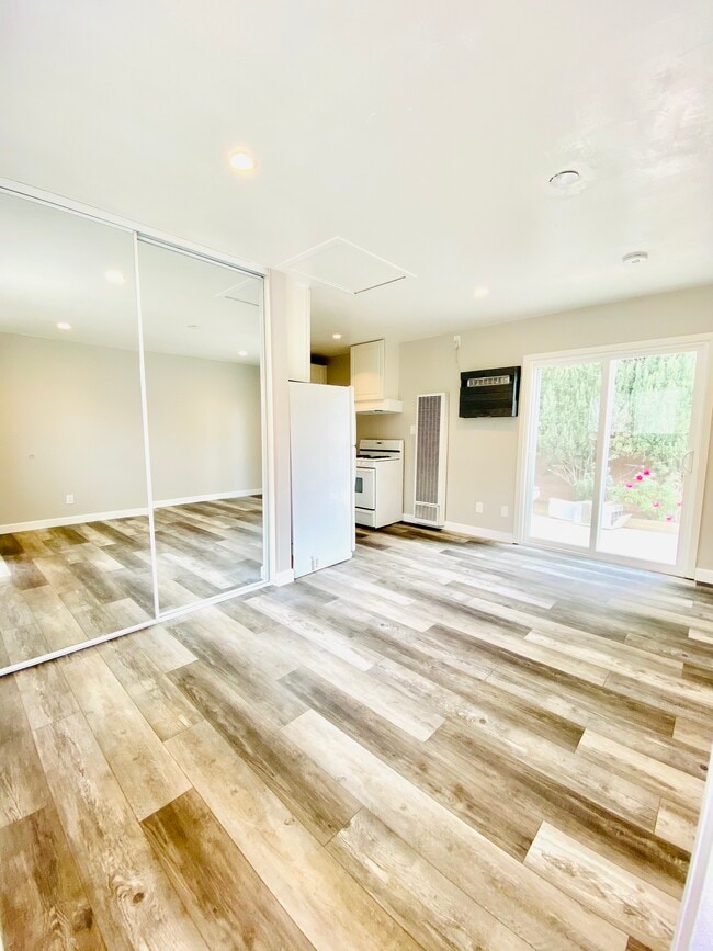 property at 407 W Granada Ct