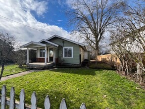 447 N Kutch St in Carlton, OR - Building Photo - Building Photo