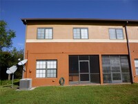 1021 Tullamore Dr in Wesley Chapel, FL - Foto de edificio - Building Photo