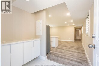 912 Hall Ave in Windsor, ON - Building Photo - Building Photo