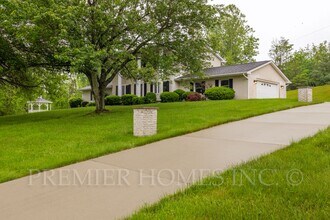 1106 N Orchard Rd NE in Bolivar, OH - Building Photo - Building Photo