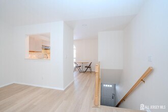 32 Tanglewood Ct in Monmouth Junction, NJ - Building Photo - Building Photo