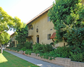 10550 Rose Ave in Los Angeles, CA - Foto de edificio - Building Photo