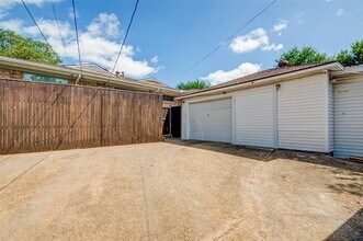 10910 Marchant Cir in Dallas, TX - Building Photo - Building Photo