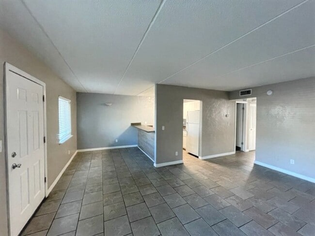 411 N Halifax Ave in Daytona Beach, FL - Building Photo - Building Photo