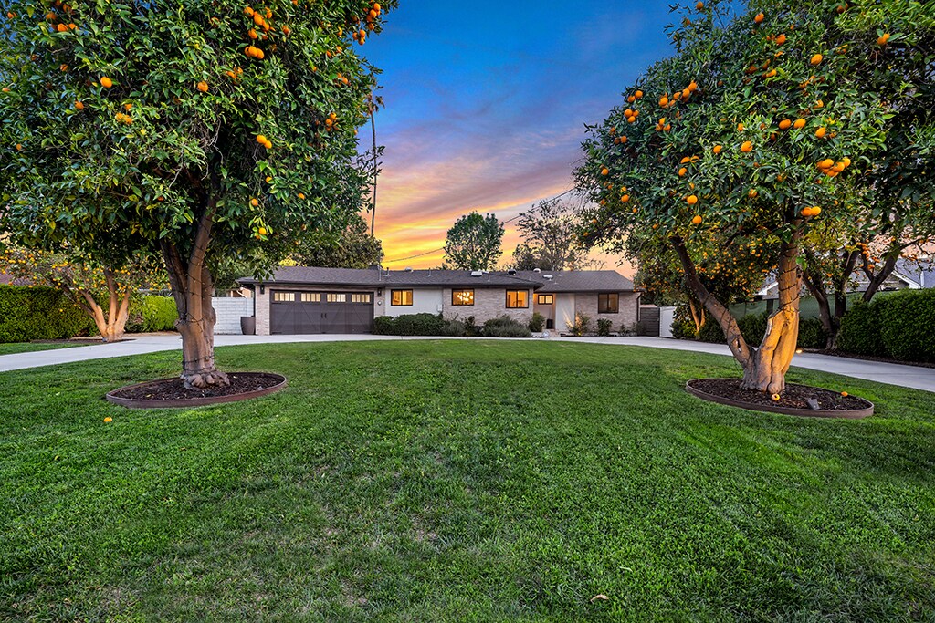 20530 Quedo Dr in Woodland Hills, CA - Foto de edificio