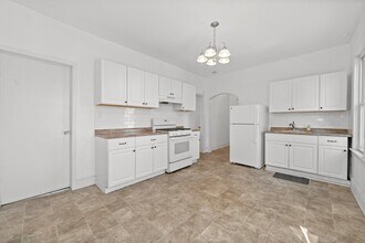21 Walnut St in Clifton, NJ - Building Photo - Building Photo
