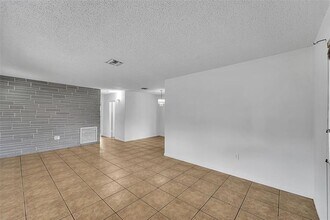 2230 Havana Dr in Miramar, FL - Building Photo - Building Photo