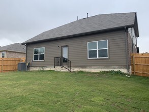 11125 Pack Wagon Trail in Austin, TX - Building Photo - Building Photo