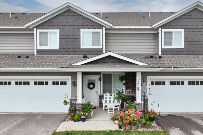 Stone Haven Townhomes in Byron, MN - Foto de edificio - Building Photo