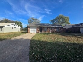 305 Edd Dr in Tecumseh, OK - Building Photo