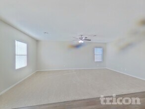 37123 W Capri Ave in Maricopa, AZ - Foto de edificio - Building Photo