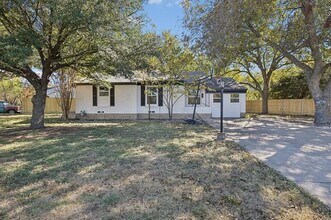 1626 Crest Ridge Dr in Dallas, TX - Building Photo - Building Photo