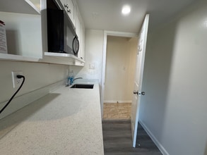 127 Marbly Ave in Daly City, CA - Foto de edificio - Building Photo