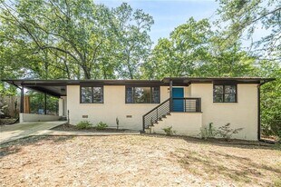 3833 Bakers Ferry Rd SW in Atlanta, GA - Building Photo