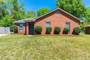 7091 Buckram Oak Dr in Montgomery, AL - Building Photo