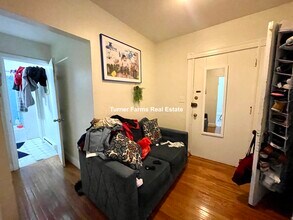 17 Harvard Ave, Unit 1 in Boston, MA - Foto de edificio - Building Photo
