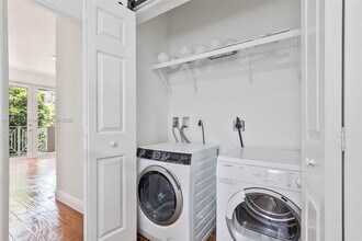 3133 Hibiscus St in Miami, FL - Building Photo - Building Photo