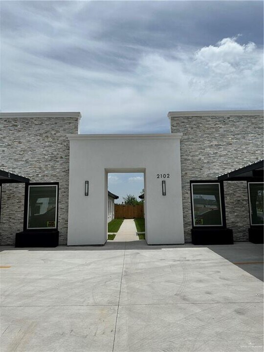 2102 Cassandra St in Mission, TX - Building Photo