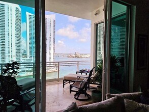 900 Brickell Key Blvd in Miami, FL - Building Photo - Building Photo