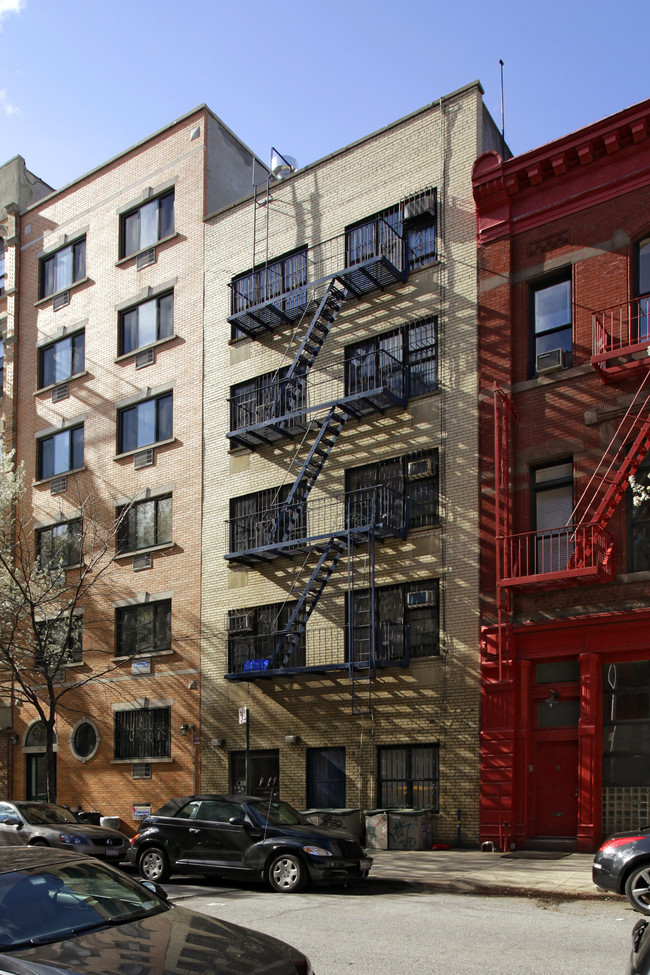 606 E 11th St in New York, NY - Building Photo - Building Photo