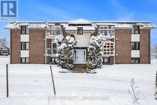 875 Laurier St in Clarence-Rockland, ON - Building Photo