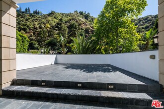 1600 Benedict Canyon Drive in Beverly Hills, CA - Building Photo - Building Photo