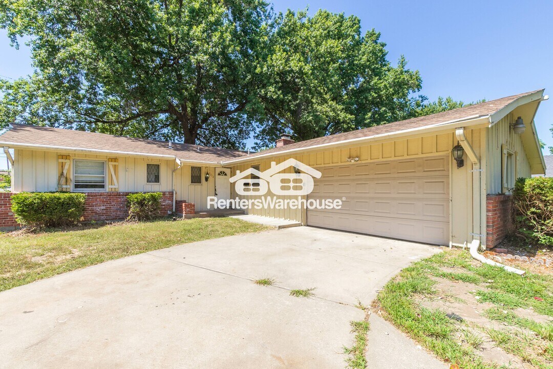 7312 Cedar Ave in Raytown, MO - Building Photo