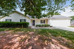 65 Mallie Ct in Hampton, GA - Building Photo