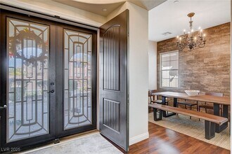 9592 Staff Ln in Las Vegas, NV - Foto de edificio - Building Photo