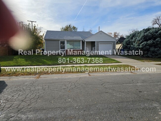 1067 Signora Dr in Salt Lake City, UT - Building Photo - Building Photo