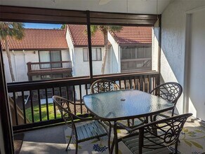 1634 Stickney Point Rd in Sarasota, FL - Building Photo - Building Photo