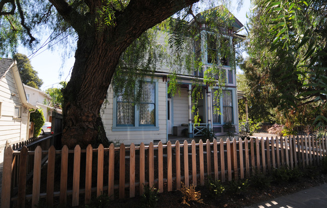 2310 Yale St in Palo Alto, CA - Building Photo - Building Photo