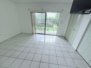 300 NW 42nd Ave in Miami, FL - Building Photo - Building Photo