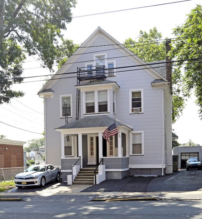 752-754 W Grand St in Elizabeth, NJ - Building Photo - Building Photo