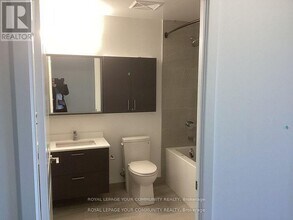 30 Upper Mall Wy in Vaughan, ON - Building Photo - Building Photo