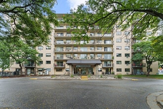 Inn on the Park in Sarnia, ON - Foto de edificio - Building Photo