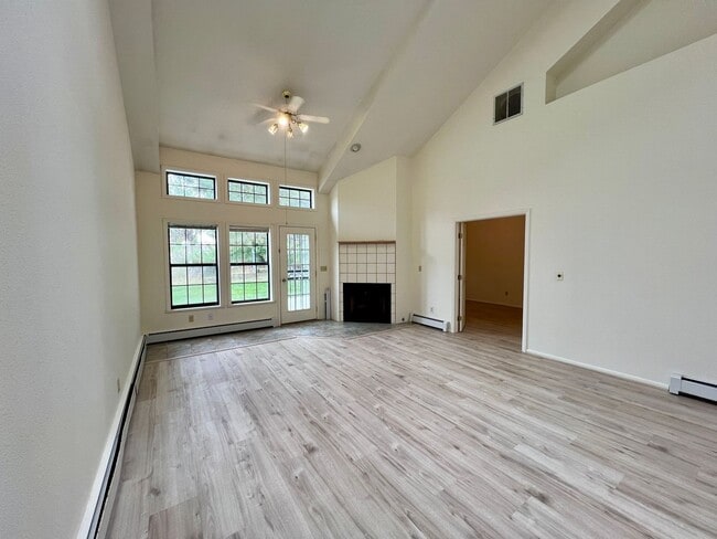 property at 2 W Ridge Ct