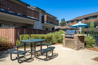 Somerset Apartments in Martinez, CA - Building Photo - Building Photo
