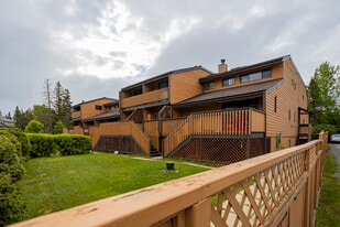 424 Marten St in Banff, AB - Building Photo