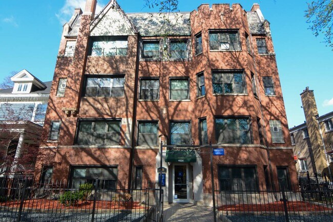 property at 4617 N Paulina St